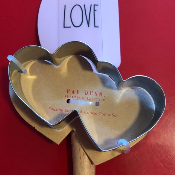 NWT Rae Dunn Valentine Spatula and cookie cutter - Picture 2 of 3